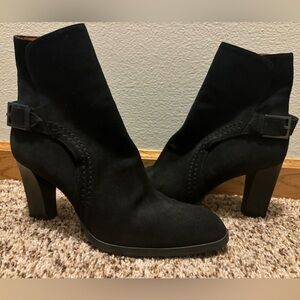 Tod’s Suede black boots